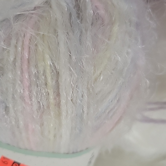 Baby Bee Baby Lou Lou Net Wt 3.5 Oz, 259 Yards Skeins 2 White 5 Hugs&Kiss - Picture 13 of 16